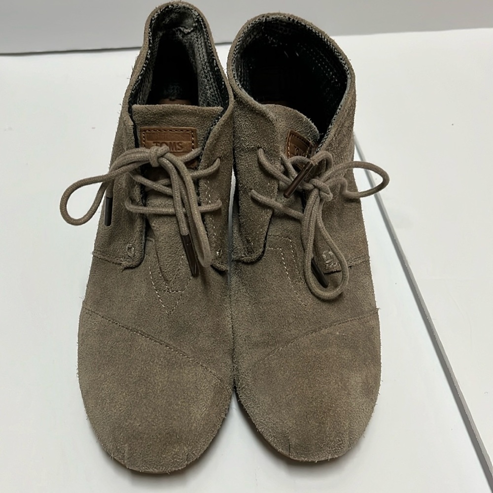 Toms Desert Suede Wedge in Women’s 7.5